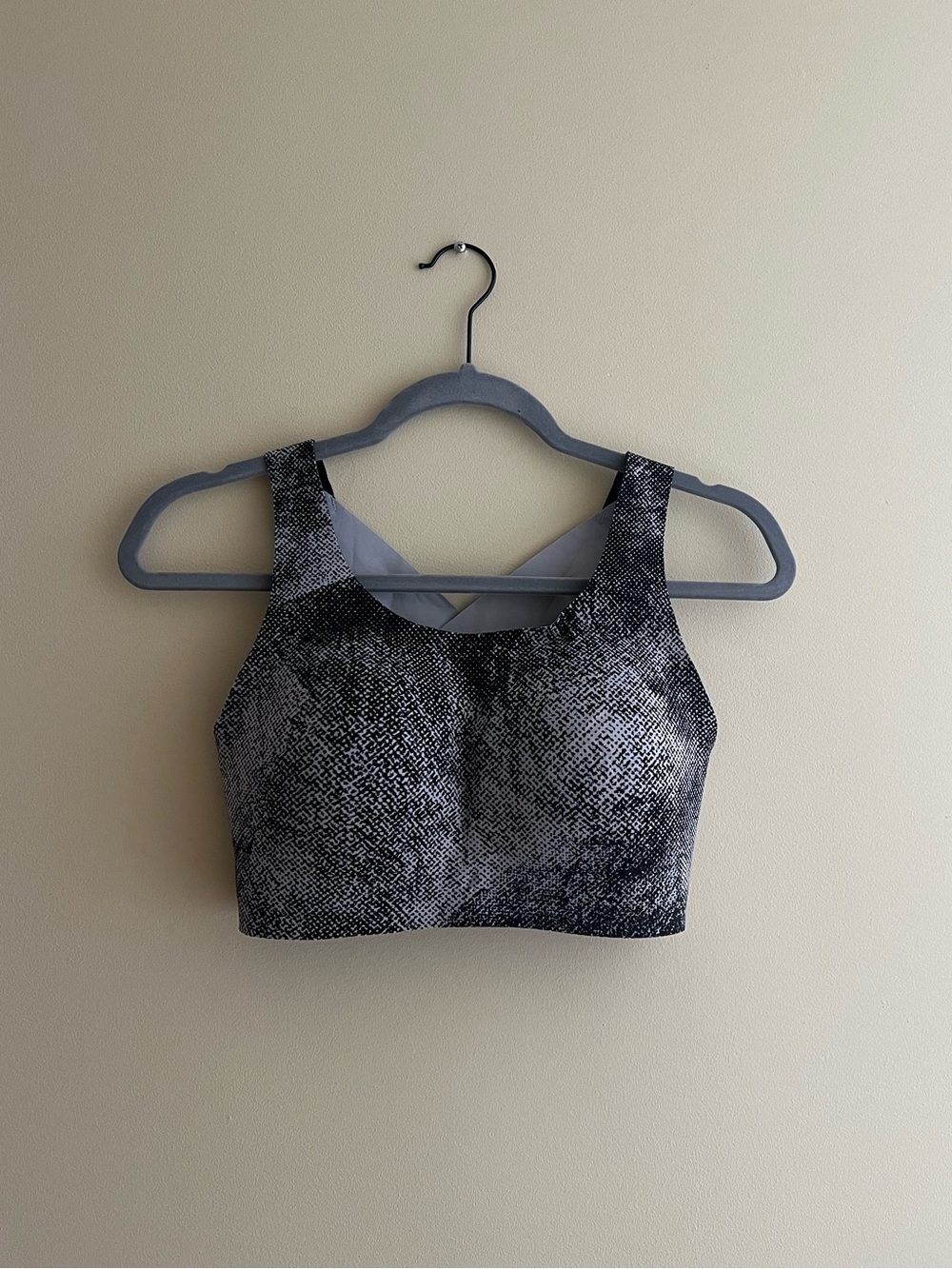 lululemon athletica Black and White Textured Sports Bra - Picture 2 of 3